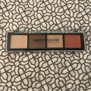 MAKE UP FOR EVER
Pro Sculpting Face Palette #20 Light Skin